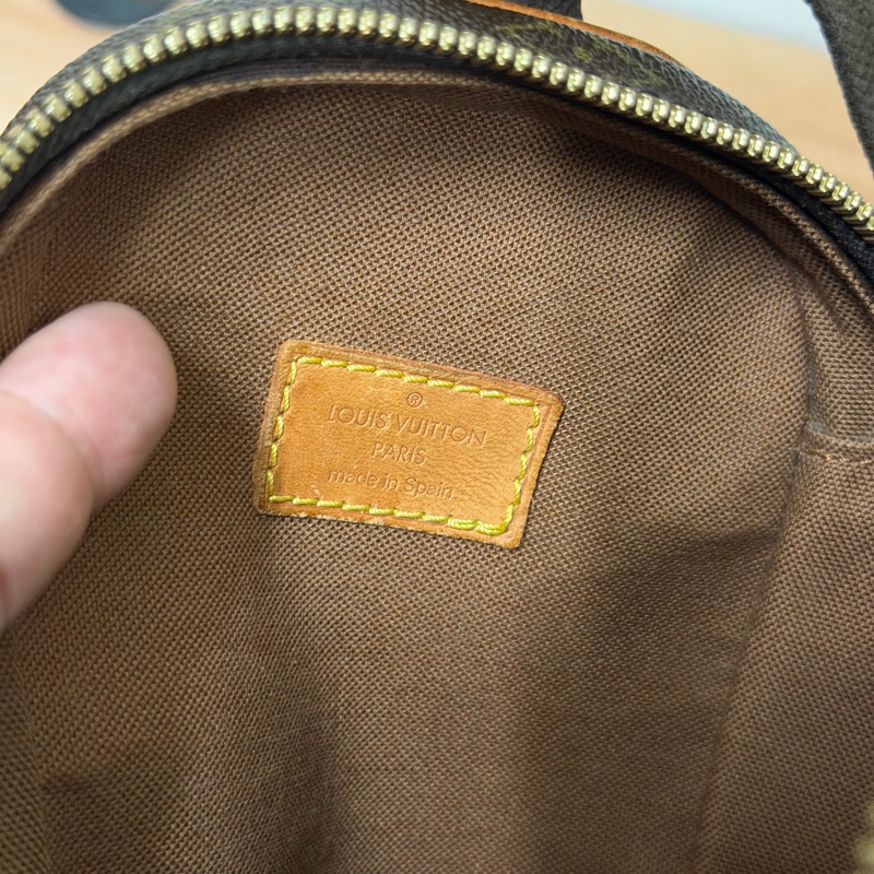 Lv 胸口蛋蛋包 （M51870）-8