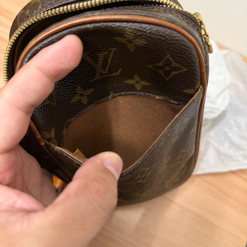 Lv 胸口蛋蛋包 （M51870）-10