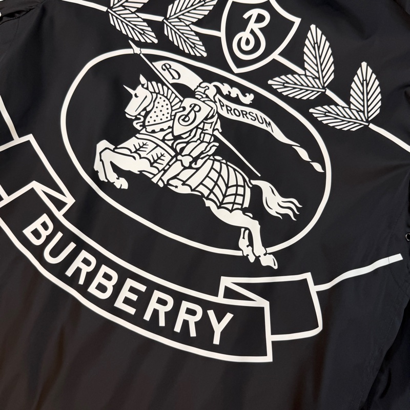 BURBERRY英國男款馬術騎士印花尼龍連帽外套S-16