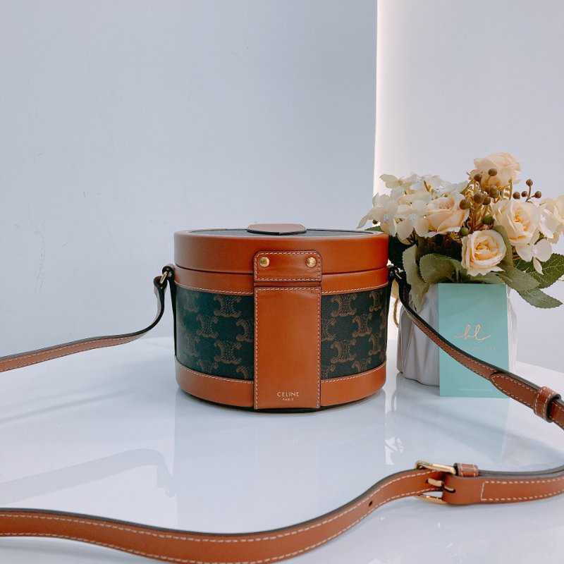 MS0412 Celine 塞琳 鼓型 化妝箱包 調節斜背 翻蓋 金扣Tambour Medium Triomphe Canvas Brown Monogram x GHW-1