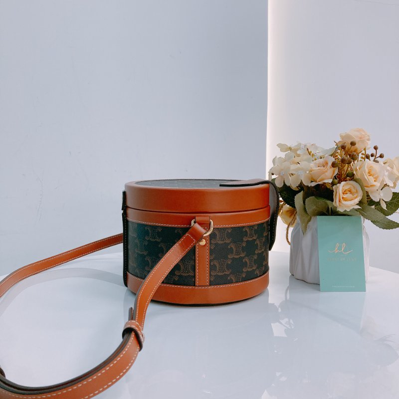 MS0412 Celine 塞琳 鼓型 化妝箱包 調節斜背 翻蓋 金扣Tambour Medium Triomphe Canvas Brown Monogram x GHW-2