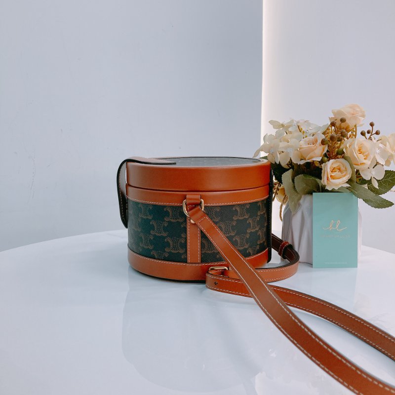 MS0412 Celine 塞琳 鼓型 化妝箱包 調節斜背 翻蓋 金扣Tambour Medium Triomphe Canvas Brown Monogram x GHW-3