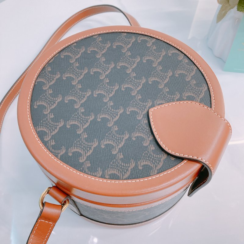 MS0412 Celine 塞琳 鼓型 化妝箱包 調節斜背 翻蓋 金扣Tambour Medium Triomphe Canvas Brown Monogram x GHW-11