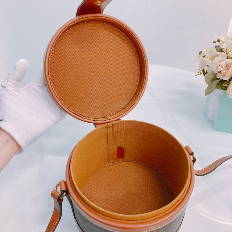 MS0412 Celine 塞琳 鼓型 化妝箱包 調節斜背 翻蓋 金扣Tambour Medium Triomphe Canvas Brown Monogram x GHW-13