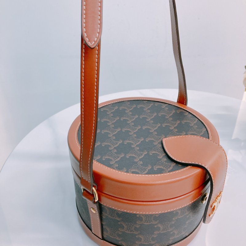 MS0412 Celine 塞琳 鼓型 化妝箱包 調節斜背 翻蓋 金扣Tambour Medium Triomphe Canvas Brown Monogram x GHW-18