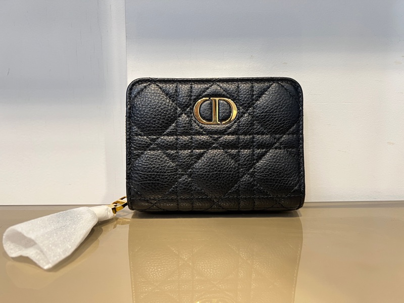 Dior 黑牛皮Caro Scarlet金釦對開6卡ㄇ拉短夾-0