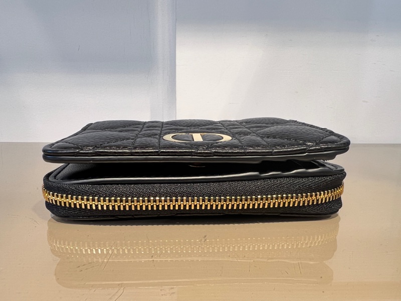 Dior 黑牛皮Caro Scarlet金釦對開6卡ㄇ拉短夾-4