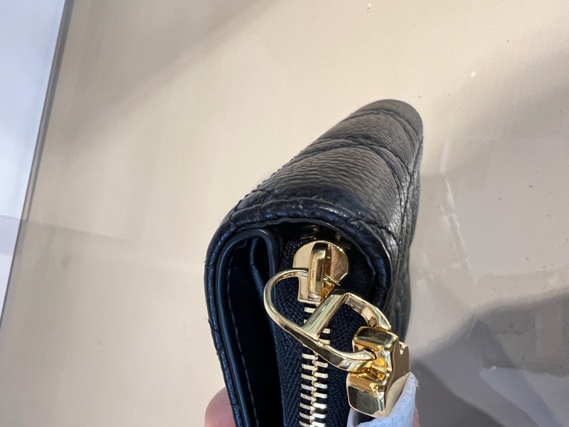 Dior 黑牛皮Caro Scarlet金釦對開6卡ㄇ拉短夾-8