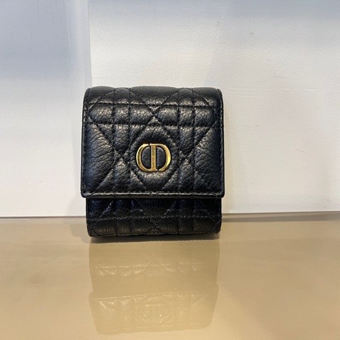 Dior 黑牛皮騰格紋Caro Hibiscus L zip金釦3折短夾