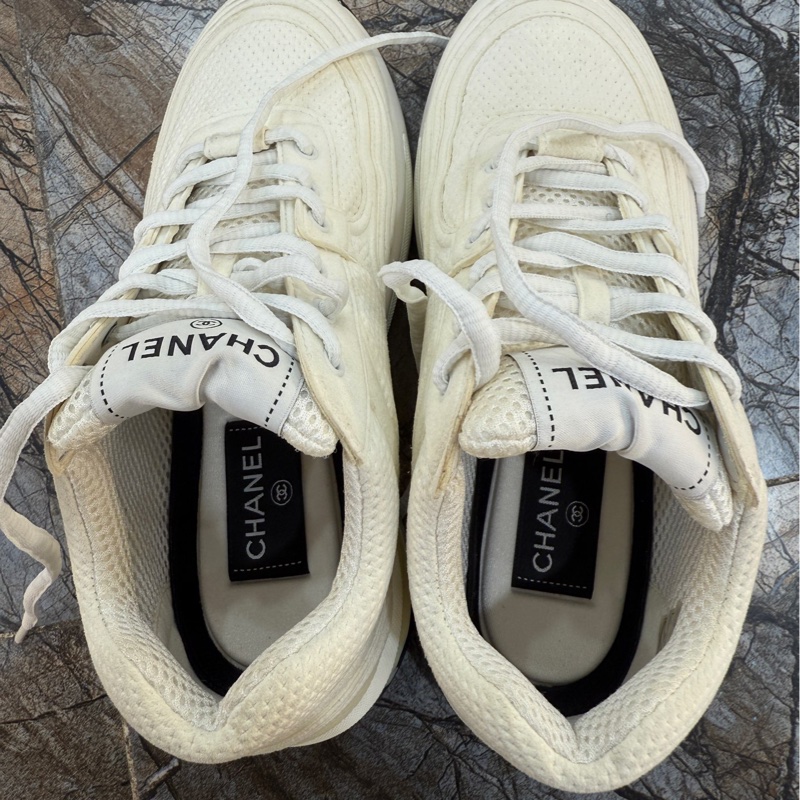 CHANEL香奈兒 24S 經典款時尚舒適 99新 低幫 生活休閒鞋 白色 低幫的設計既時尚又百搭 輕鬆打造出不同的風格 無附件 尺寸:36碼-3