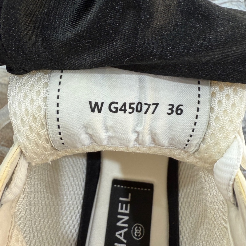 CHANEL香奈兒 24S 經典款時尚舒適 99新 低幫 生活休閒鞋 白色 低幫的設計既時尚又百搭 輕鬆打造出不同的風格 無附件 尺寸:36碼-6