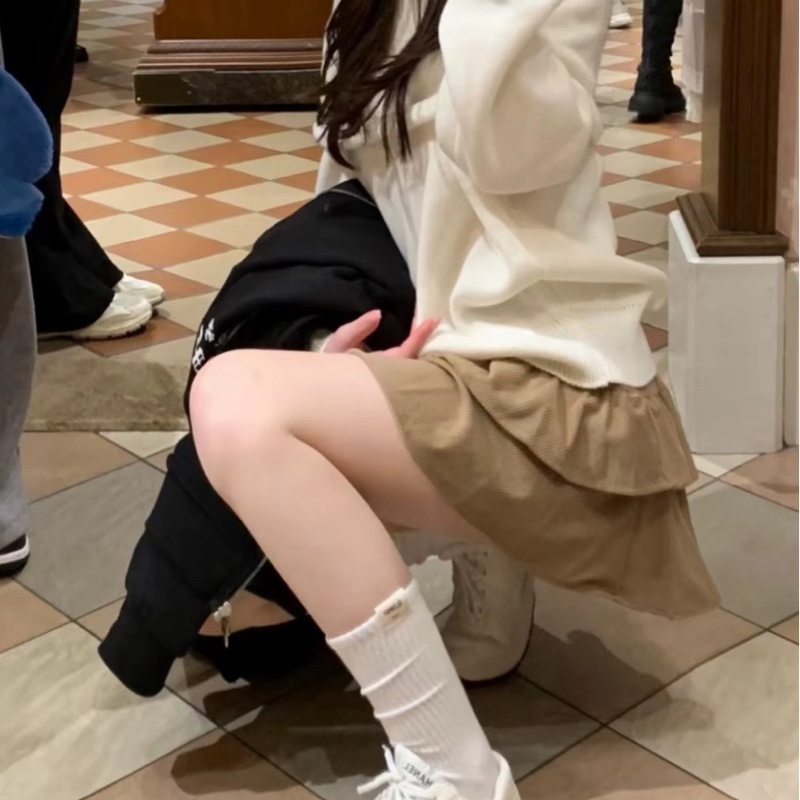 CHANEL香奈兒 24S 經典款時尚舒適 99新 低幫 生活休閒鞋 白色 低幫的設計既時尚又百搭 輕鬆打造出不同的風格 無附件 尺寸:36碼-7