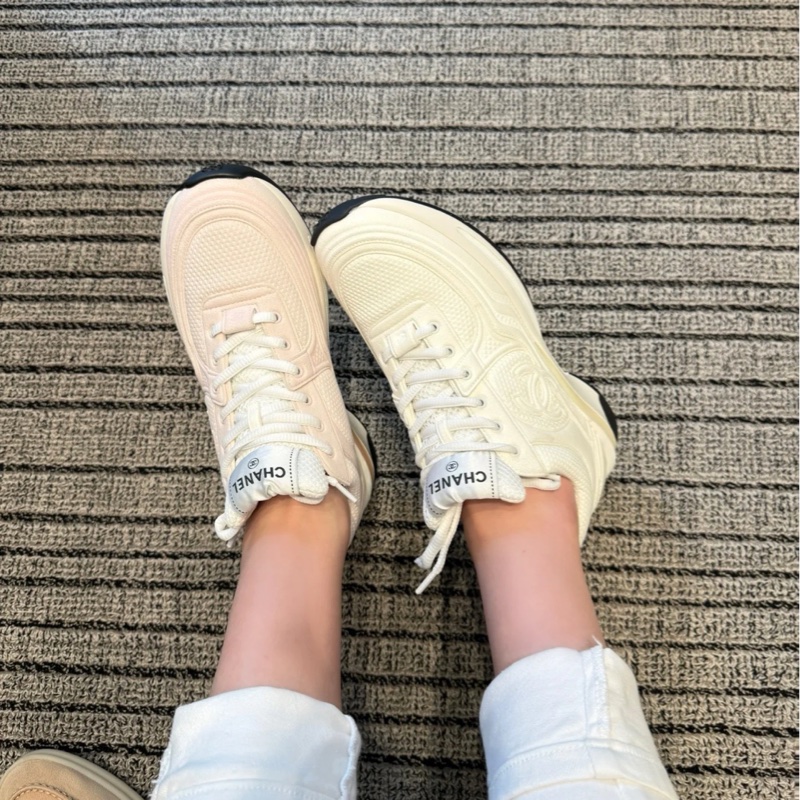 CHANEL香奈兒 24S 經典款時尚舒適 99新 低幫 生活休閒鞋 白色 低幫的設計既時尚又百搭 輕鬆打造出不同的風格 無附件 尺寸:36碼-8