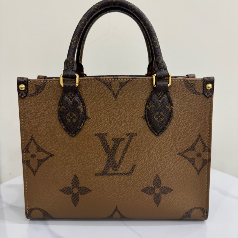 JK國際二手精品✨LV M46373經典ONTHEGO PM Monogram雙色帆布手提/斜背包-3