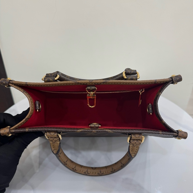 JK國際二手精品✨LV M46373經典ONTHEGO PM Monogram雙色帆布手提/斜背包-7