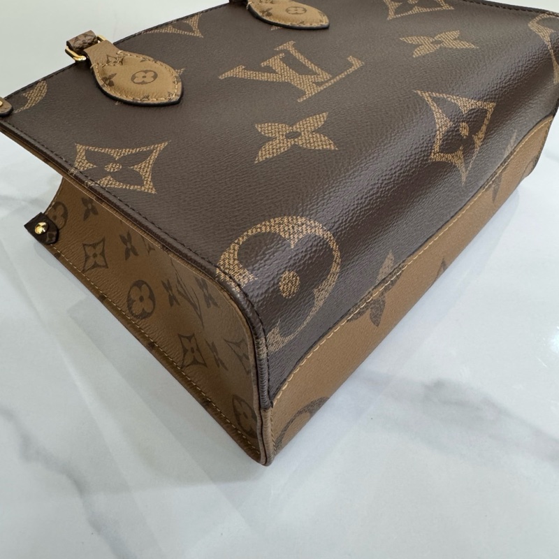 JK國際二手精品✨LV M46373經典ONTHEGO PM Monogram雙色帆布手提/斜背包-8