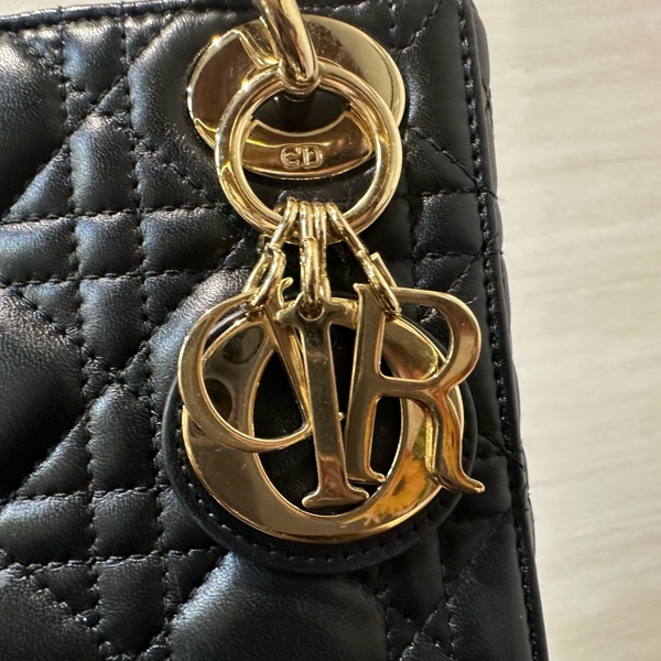 Dior 黑羊皮藤格紋金釦LadyDior手提斜背迷你黛妃包 M0505ONGE-9