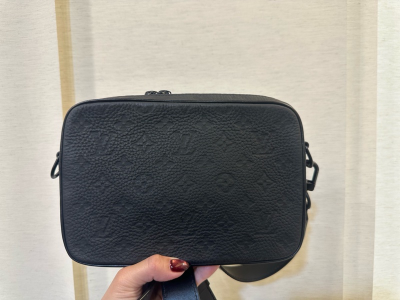 LV 黑牛皮壓紋黑釦Steamer斜背包M23742-1