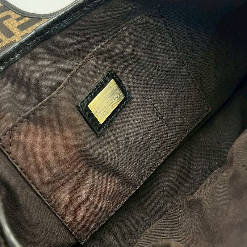 🏷Fendi 法棍包-18