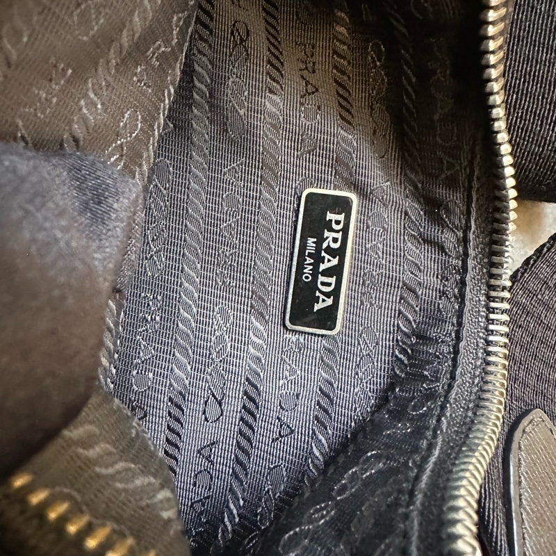 Prada經典黑色尼龍三合一包，輕微使用痕跡-6