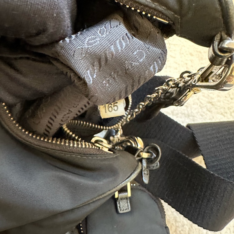 Prada經典黑色尼龍三合一包，輕微使用痕跡-7