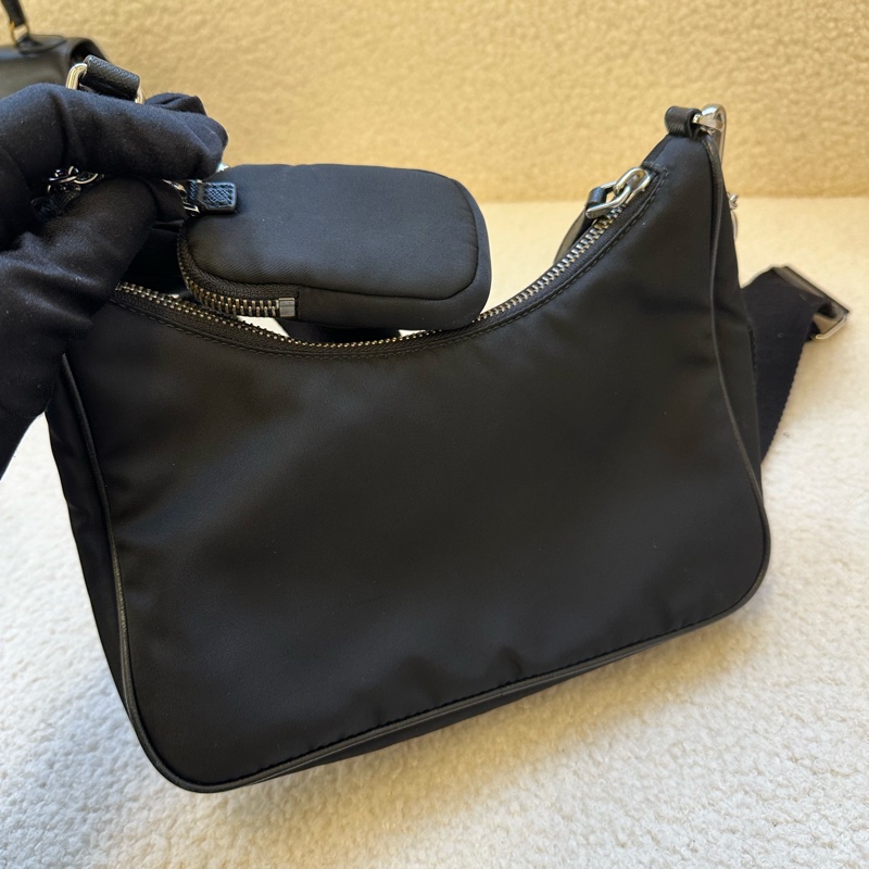 Prada經典黑色尼龍三合一包，輕微使用痕跡-11