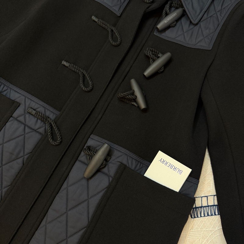 BURBERRY英國黑色菱形功能性牛角扣大衣UK8-6