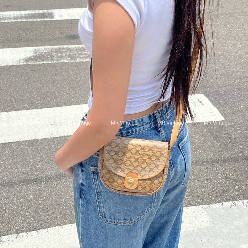 🏷Celine迷你半月包-1