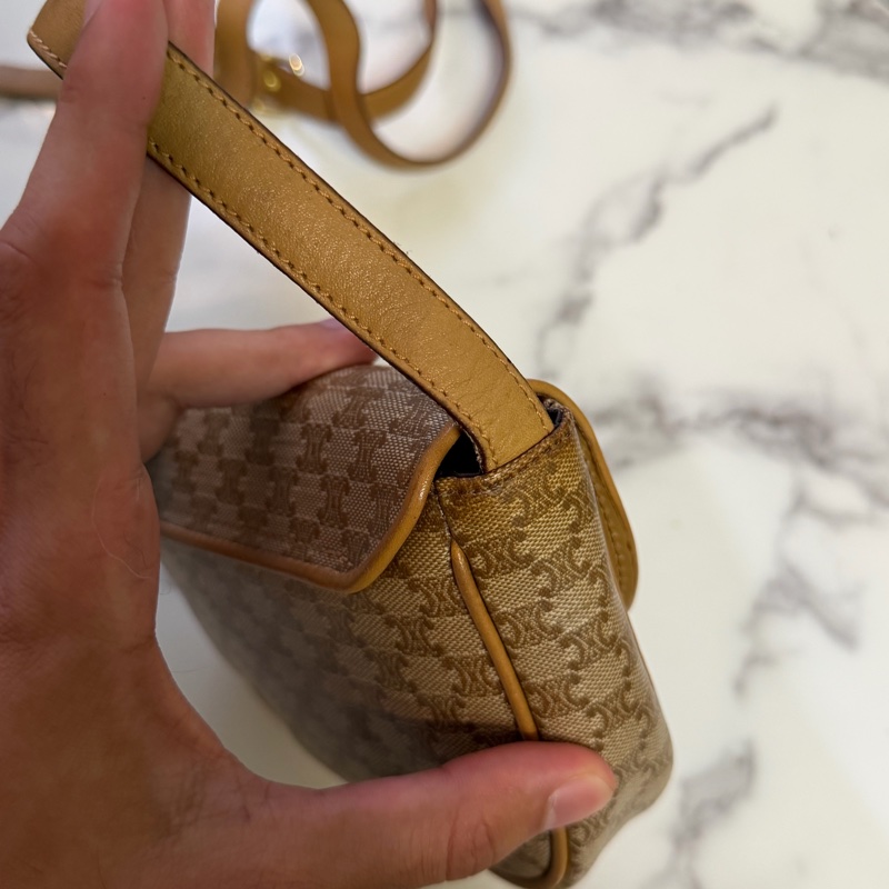 🏷Celine迷你半月包-9