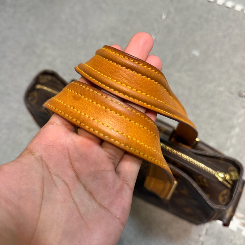 🏷Louis Vuitton 駱駝包-17