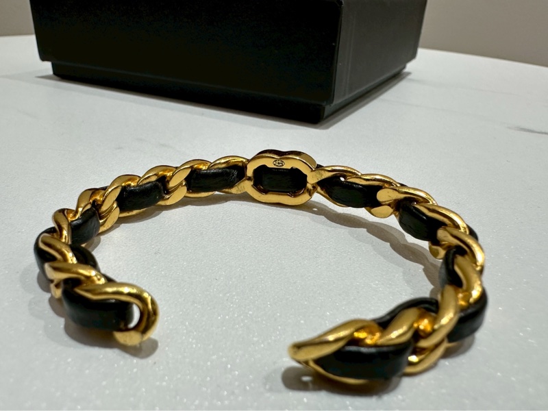 Chanel 皮穿鍊手環-1