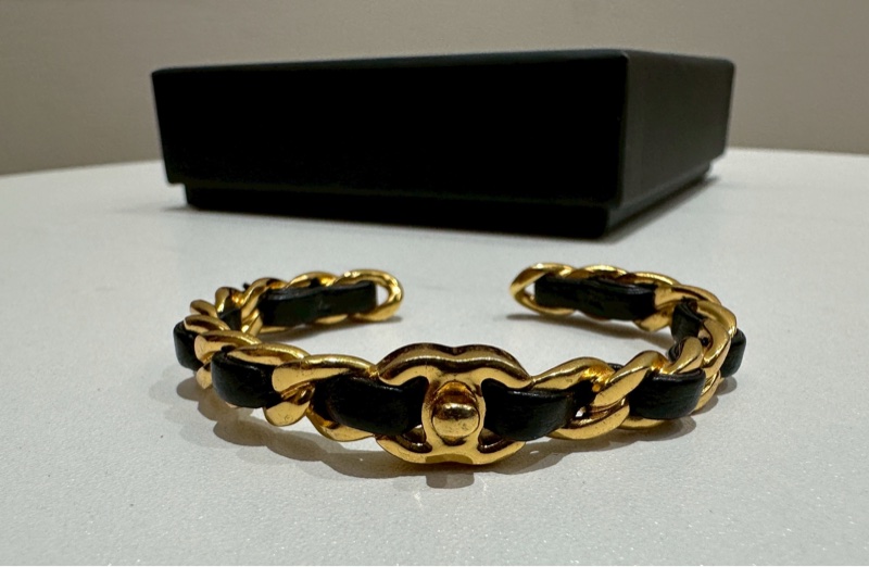 Chanel 皮穿鍊手環-2
