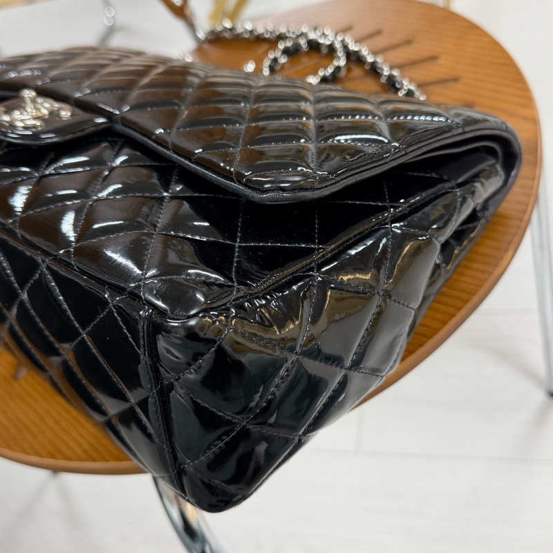 CHANEL香奈兒Classic Flap CF maxi黑銀翻蓋漆皮包-3