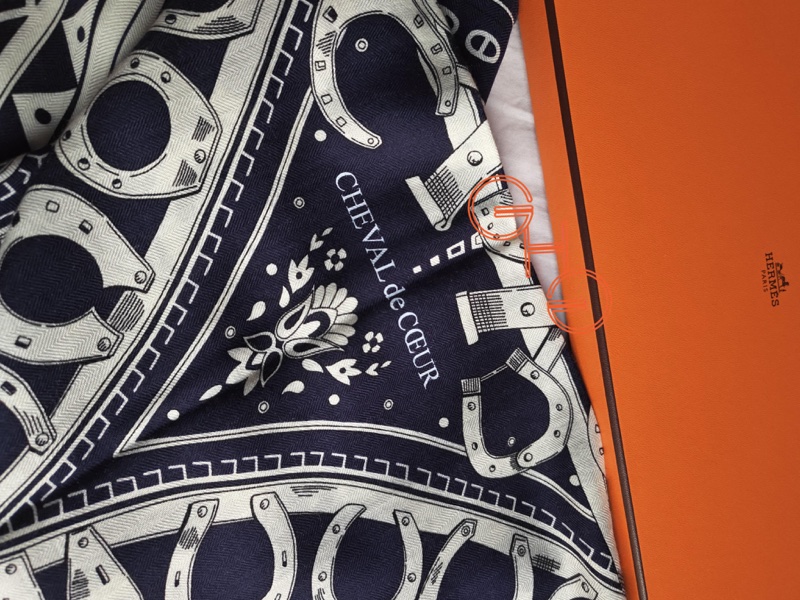 愛馬仕秋冬25心形腰果花140披肩/藍色/ 全新品-3