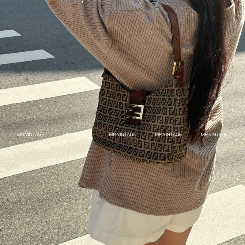 🏷Fendi牛角包-1