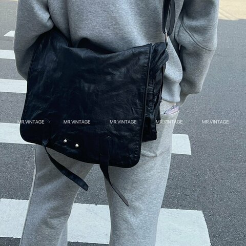 🏷Balenciaga斜肩包
