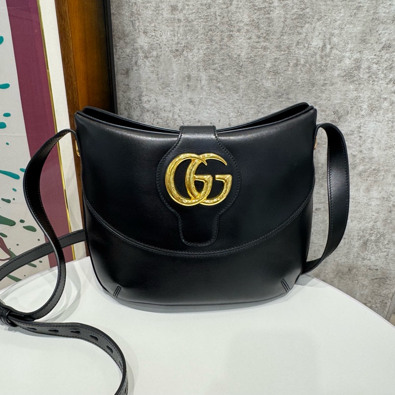 Gucci 黑金牛皮雙G Logo 馬鞍斜背包-0