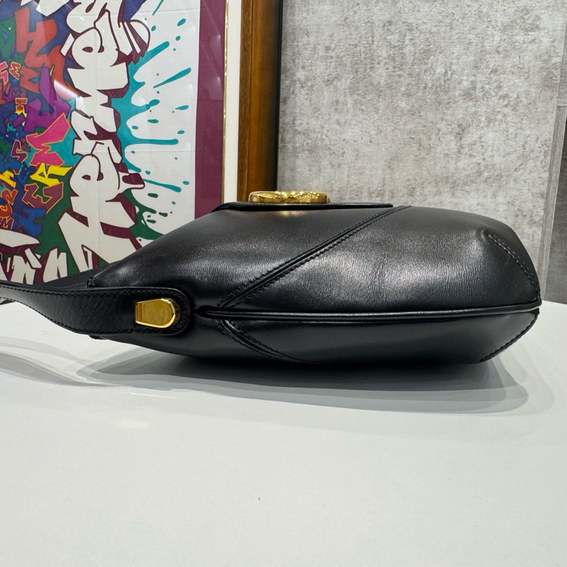 Gucci 黑金牛皮雙G Logo 馬鞍斜背包-1