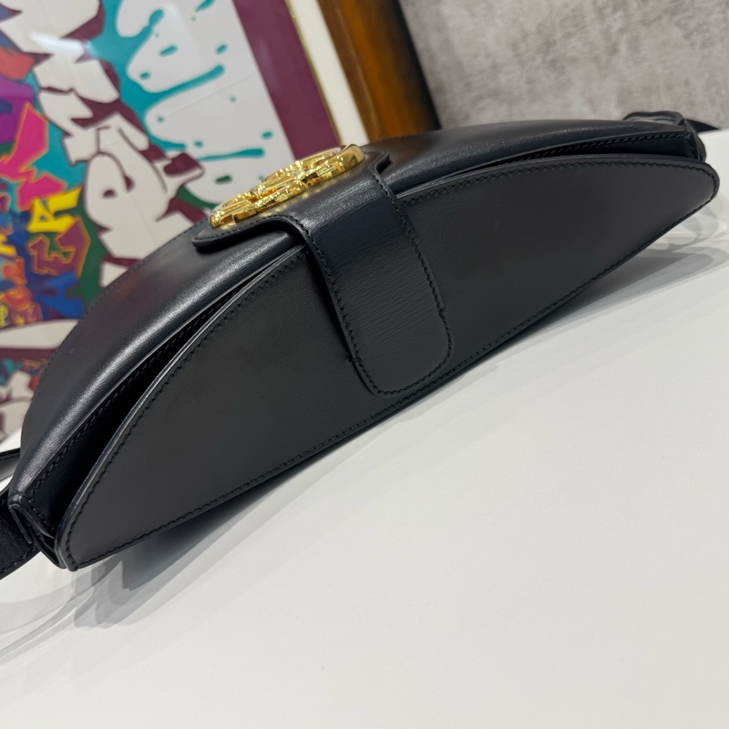 Gucci 黑金牛皮雙G Logo 馬鞍斜背包-6