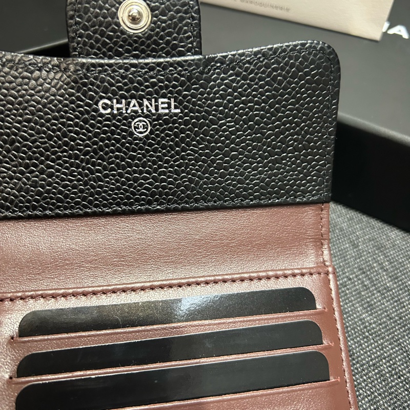 🖤香奈兒🖤 CHANEL 全新 銀色 CC Logo 菱格紋荔枝 牛皮三折短夾（黑色）-2