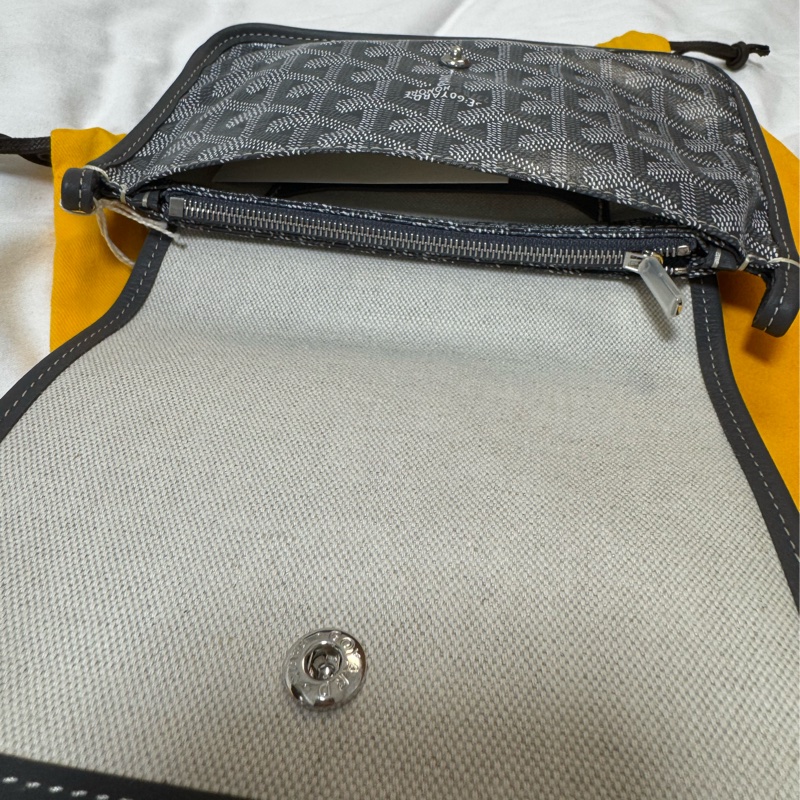 Goyard Plumet 灰色信封包-5