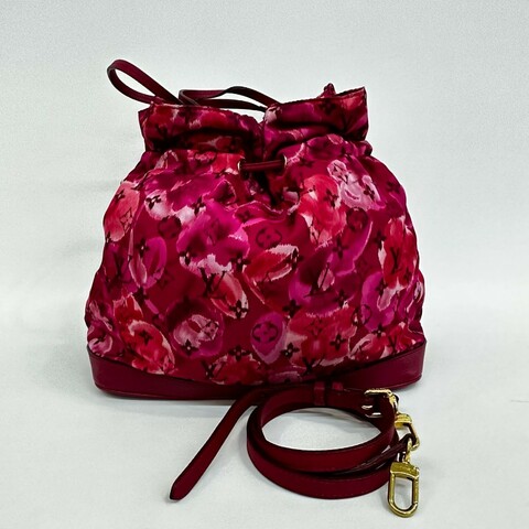 Louis Vuitton玫粉色尼龍老花限定水墨畫抽繩斜挎水桶包