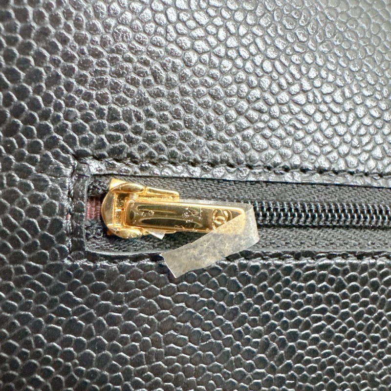 Chanel 經典CC淡金寇荔枝紋斜背長夾WOC-13