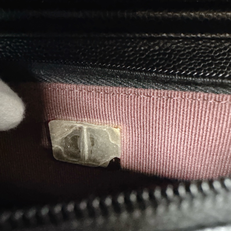 Chanel 經典CC淡金寇荔枝紋斜背長夾WOC-27