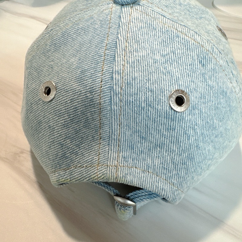 AMI PARIS 紅色刺繡愛心淺牛仔色棒球帽-2