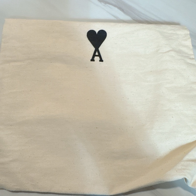 AMI PARIS 紅色刺繡愛心淺牛仔色棒球帽-4