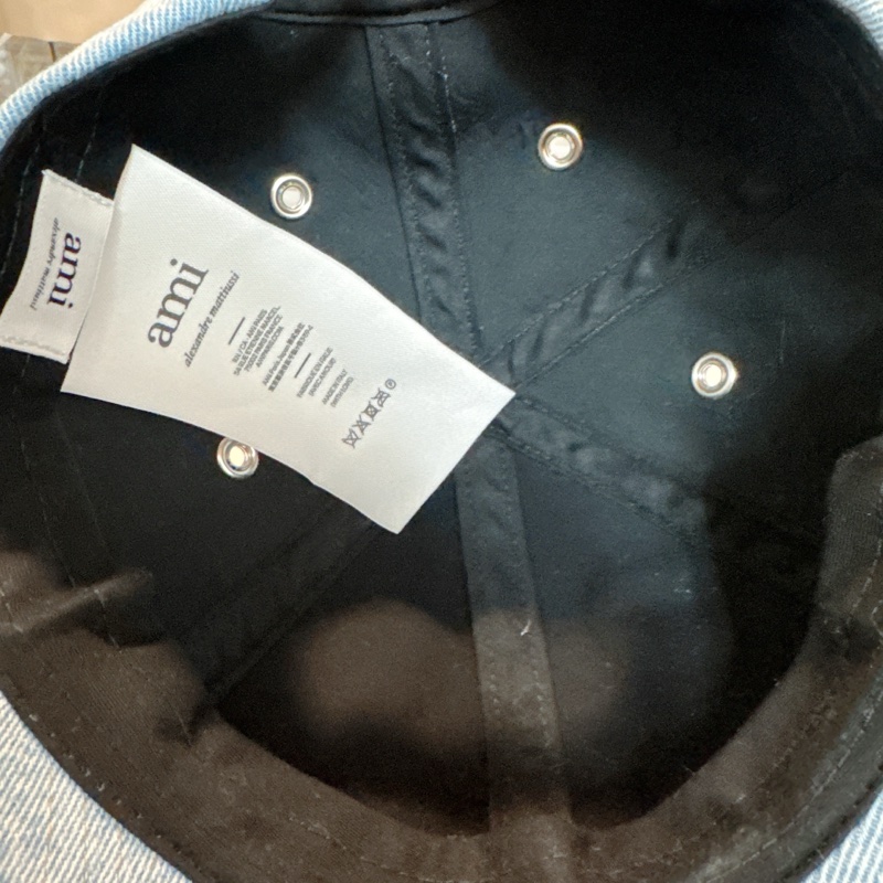 AMI PARIS 紅色刺繡愛心淺牛仔色棒球帽-7