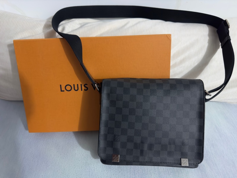 LOUIS VUITTON 黑棋盤格紋包-0