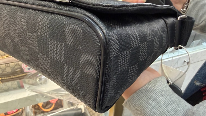 LOUIS VUITTON 黑棋盤格紋包-5