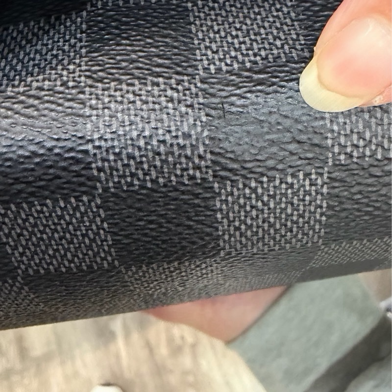 LOUIS VUITTON 黑棋盤格紋包-8